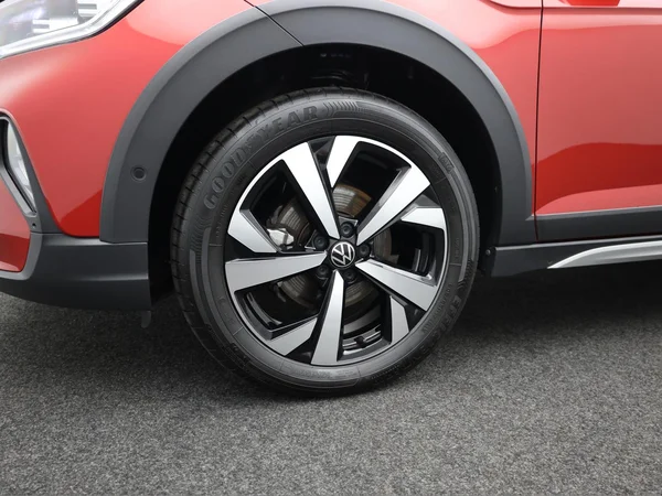 VOLKSWAGEN Taigo (2024) — foto 3 van 19