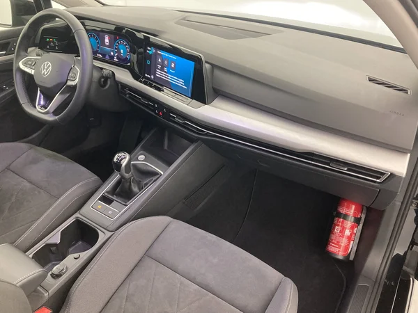 VOLKSWAGEN Golf Variant VIII (2023) — foto 13 van 36