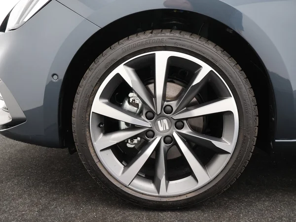 SEAT Leon (2024) — foto 3 van 21