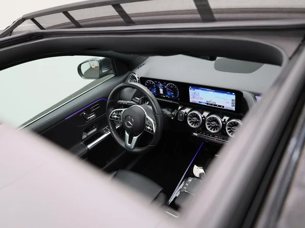 Mercedes-Benz GLA (2022) — foto 37 van 48
