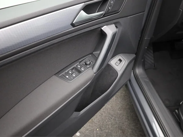 VOLKSWAGEN Tiguan (2023) — foto 6 van 20