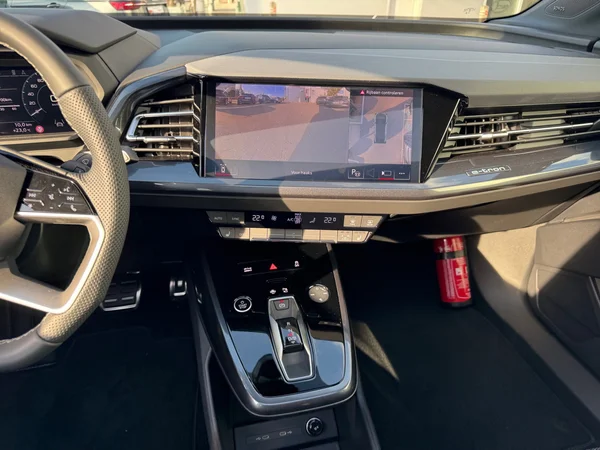 AUDI Q4 Sportback e-tron (2025) — foto 24 van 24