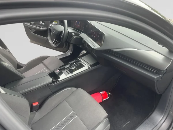 OPEL Astra Sports Tourer PHEV (2023) — foto 8 van 22