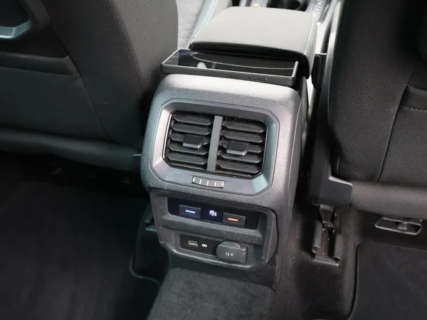 VOLKSWAGEN Tiguan (2020) — foto 6 van 29