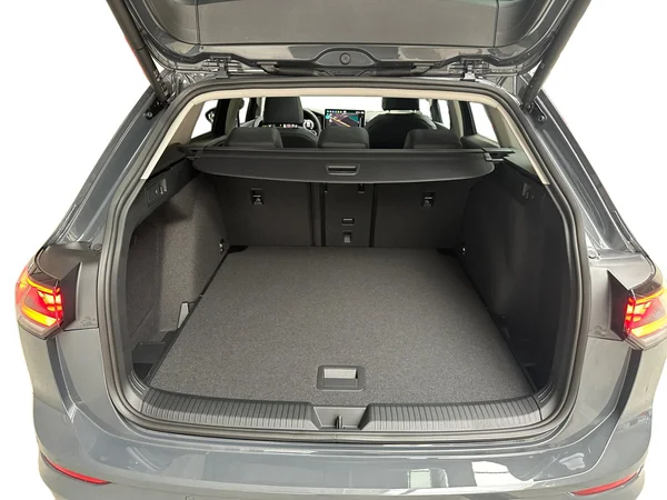 VOLKSWAGEN Golf VIII SW (2025) — foto 11 van 22