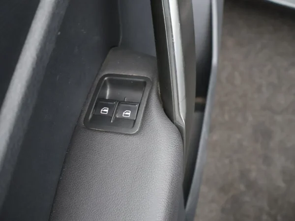 Volkswagen Caddy (2018) — foto 3 van 28