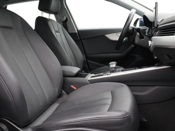 AUDI A4 Avant (2022) — foto 31 van 31