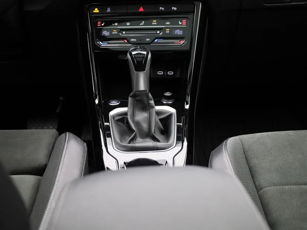 Volkswagen T-Roc (2023) — foto 4 van 48