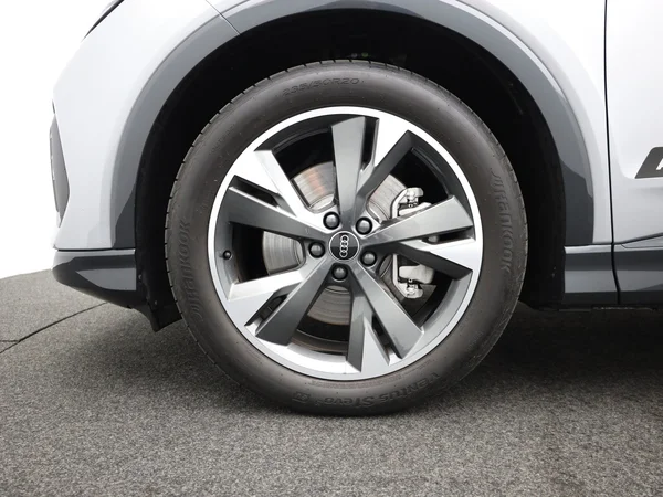 AUDI Q4 e-tron (2025) — foto 17 van 24