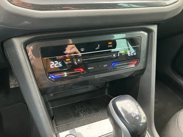 VOLKSWAGEN Tiguan eHybrid (PHEV) (2023) — foto 13 van 24