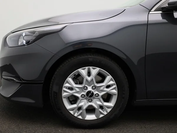 Kia cee'd (2024) — foto 14 van 20