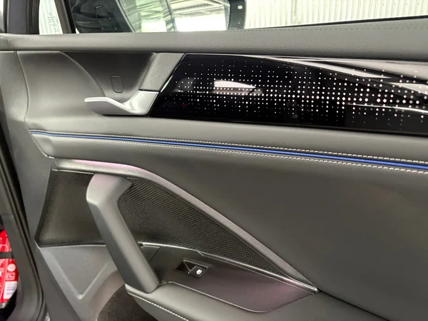 VOLKSWAGEN Tiguan eHybrid (PHEV) (2025) — foto 6 van 24