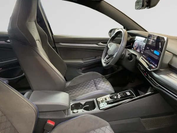 VOLKSWAGEN Golf VIII SW (2025) — foto 8 van 22