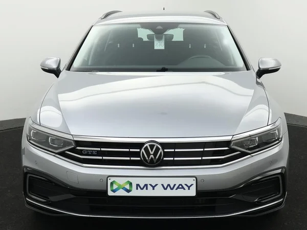 VOLKSWAGEN Passat Variant GTE (2022) — foto 26 van 31