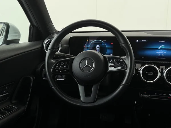 MERCEDES A 180 (2018) — foto 14 van 26