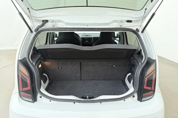 Volkswagen Up! (2021) — foto 16 van 20