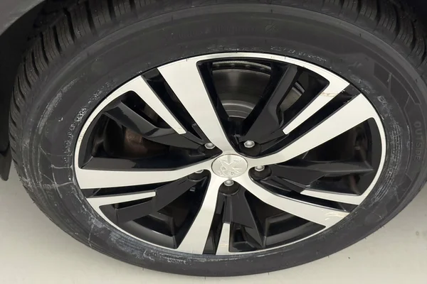 Peugeot 5008 (2022) — foto 18 van 30