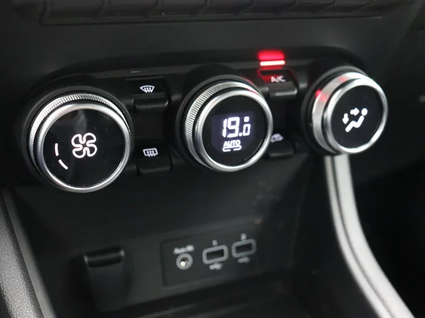 RENAULT Captur (2022) — foto 8 van 16