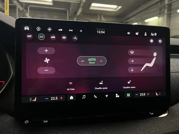 SKODA Octavia Combi (2024) — foto 5 van 22