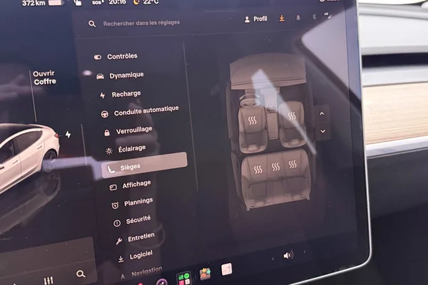 Tesla Model 3 (2023) — foto 28 van 44