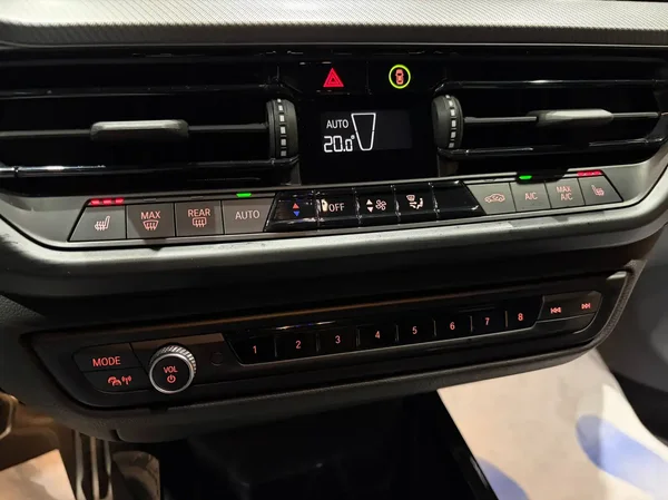 Bmw 118 (2024) — foto 8 van 28