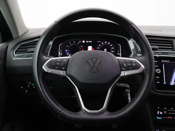 Volkswagen Tiguan (2021) — foto 2 van 27