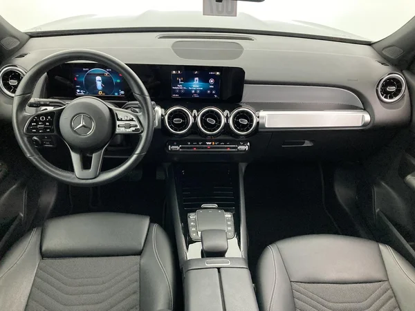 MERCEDES-BENZ GLB 180 (2022) — foto 7 van 36