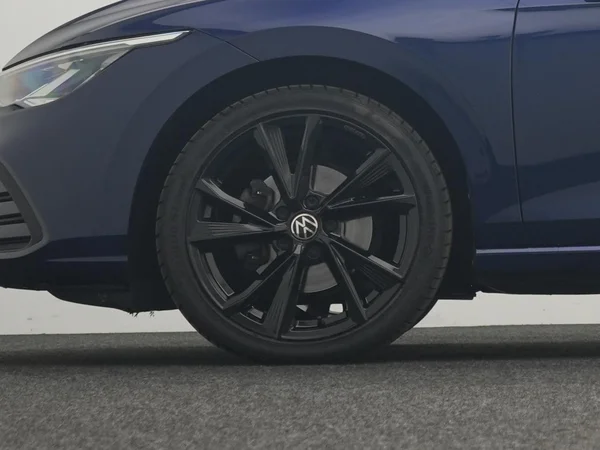 VOLKSWAGEN Golf VIII SW (2024) — foto 2 van 10