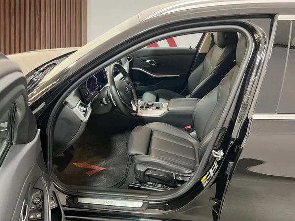 BMW 320 (2023) — foto 4 van 29