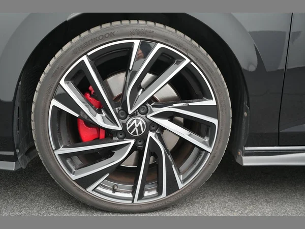 VOLKSWAGEN Golf VIII GTI (2021) — foto 30 van 31