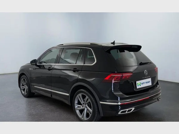 VOLKSWAGEN Tiguan (2023) — foto 12 van 15