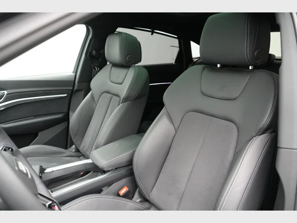 AUDI SQ8 e-tron Sportback (2023) — foto 11 van 31