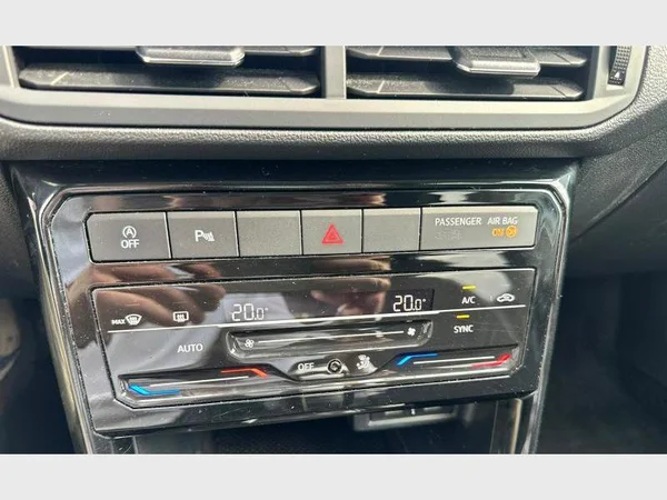 Volkswagen T-Cross (2023) — foto 17 van 26