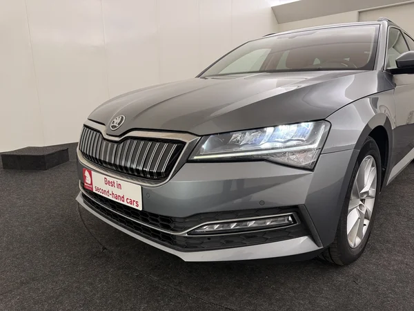 SKODA Superb (2022) — foto 25 van 31