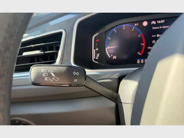 Volkswagen T-Roc (2023) — foto 17 van 29