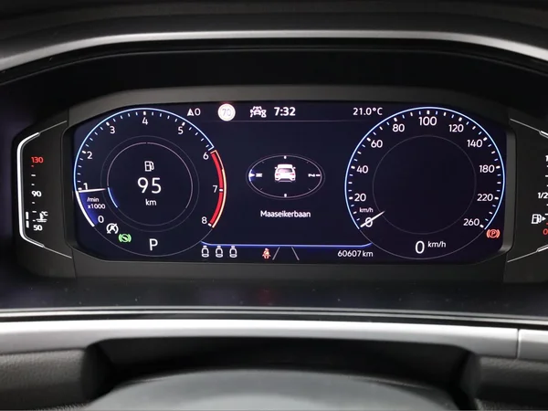 VOLKSWAGEN T-Roc (2023) — foto 13 van 20