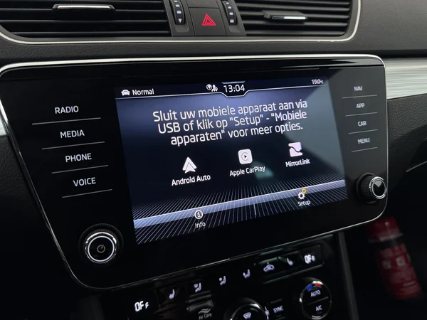 SKODA Superb (2022) — foto 13 van 31