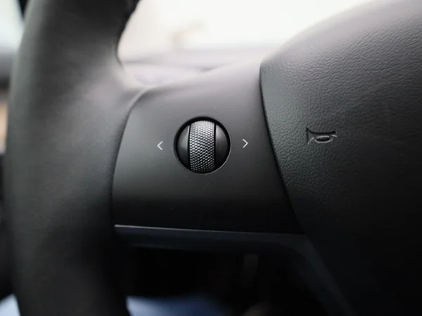 Tesla Model 3 (2023) — foto 17 van 42