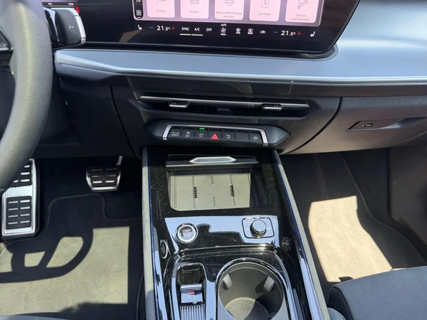 AUDI Q3 SUV e-hybrid (PHEV) (2025) — foto 3 van 23