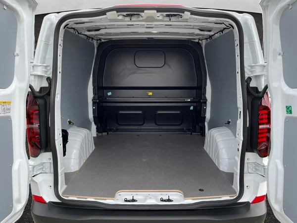 VOLKSWAGEN Transporter T7 30 Fou Lwb Dsl (2025) — foto 19 van 21