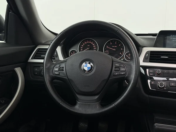 BMW 318 (2020) — foto 14 van 31