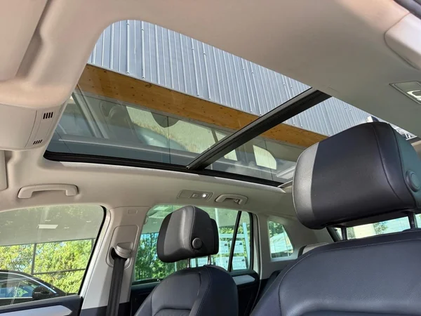 VOLKSWAGEN Tiguan (2018) — foto 7 van 18