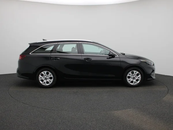 Kia cee'd (2023) — foto 39 van 41