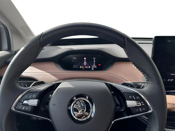 SKODA Enyaq Coupé (2023) — foto 12 van 15