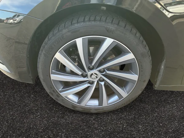 SKODA Octavia Combi PHEV (2024) — foto 14 van 26