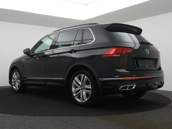 VOLKSWAGEN Tiguan (2022) — foto 23 van 27