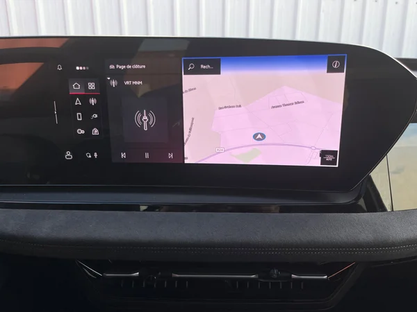 AUDI Q6 e-tron (2024) — foto 3 van 20