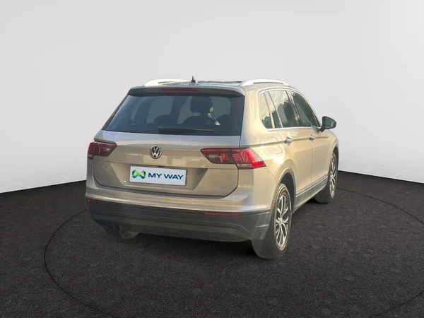 VOLKSWAGEN Tiguan (2017) — foto 16 van 21