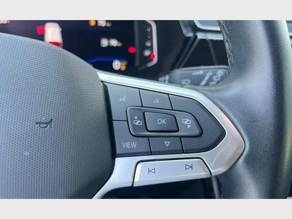 Volkswagen Touran (2024) — foto 10 van 24
