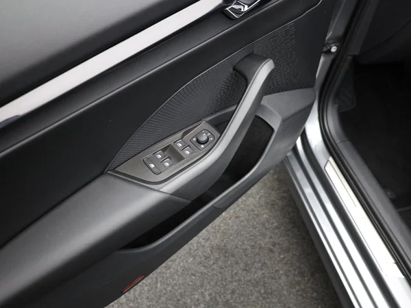 SKODA Octavia Combi (2023) — foto 6 van 20